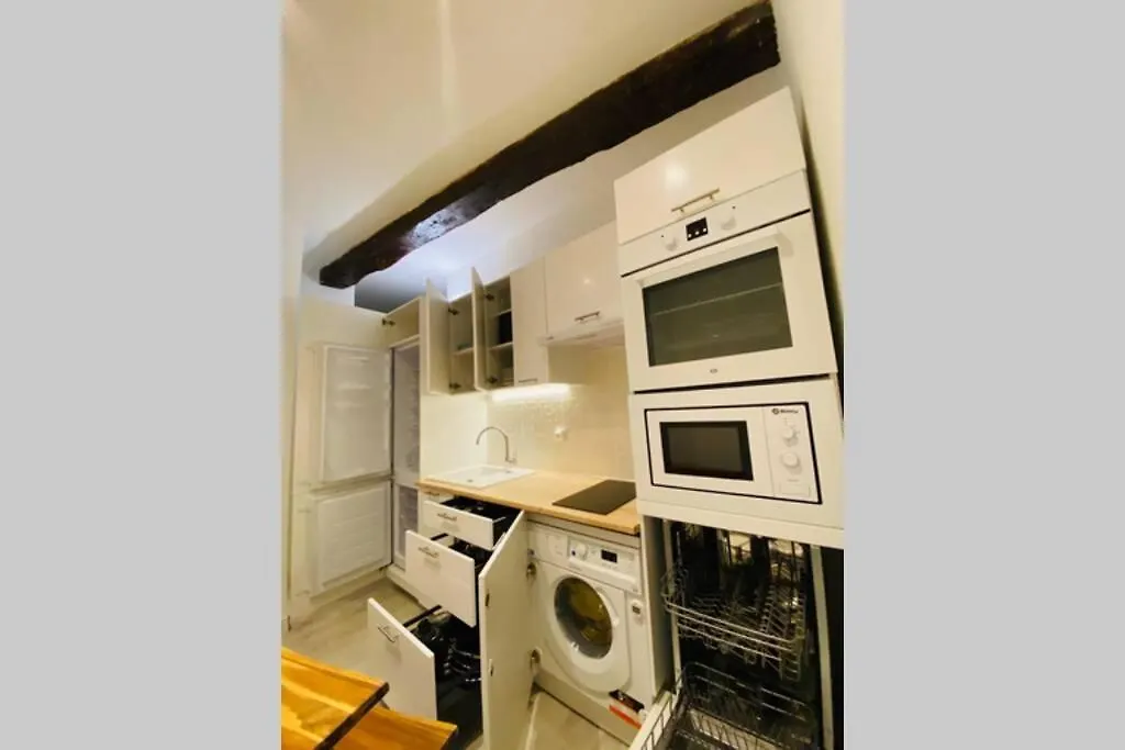 Apartment Vieux Nice - Families & Friends - 3 Chambres - 6 Personnes - 55 M2